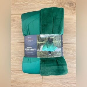 Weatherproof Vintage Summit Hooded Outdoor Blanket Reverse Soft, 54" X 72" Green